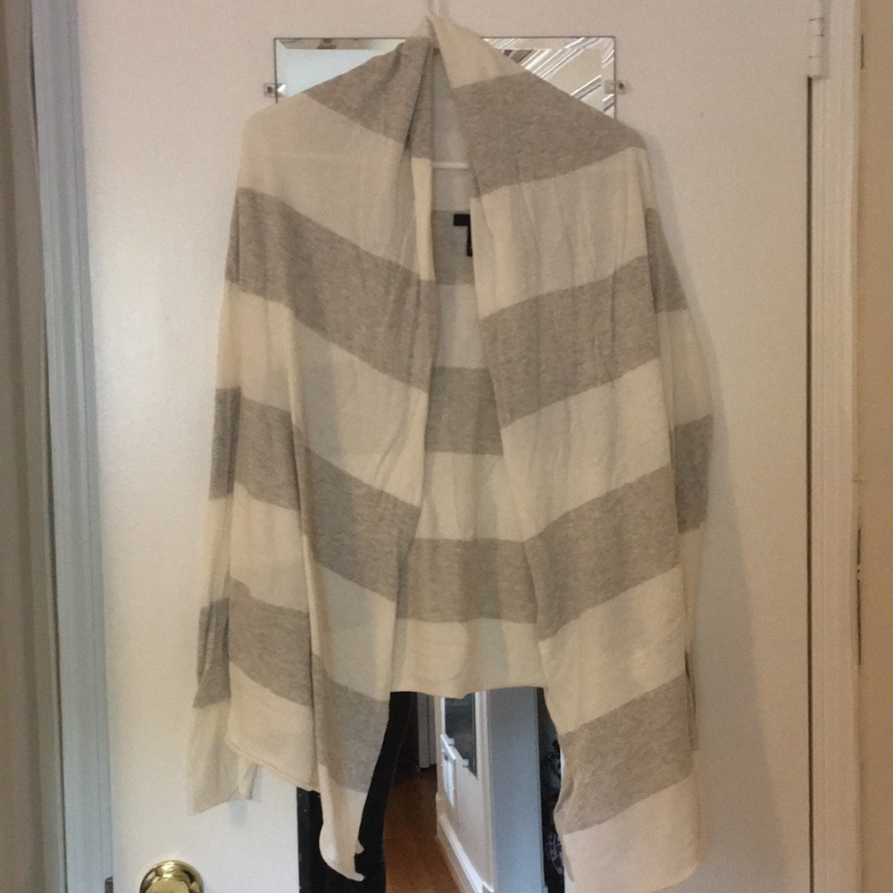 Lot of 4 GAP sweaters SZ. S